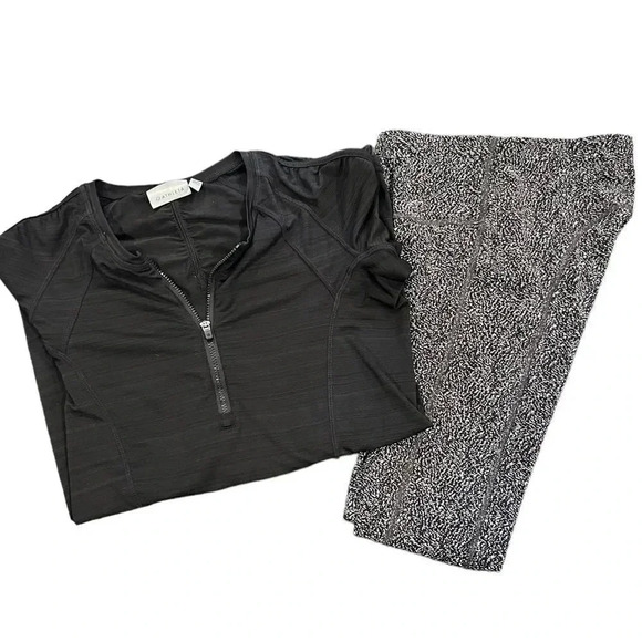 Athleta Pants - 🍀2/$22 Athleta Bundle Ultimate Stash 7/8 Legging & Long Sleeve 1/4 Zip Womens XS